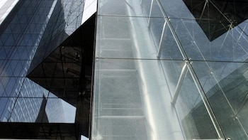 Société Générale plantea un recorte