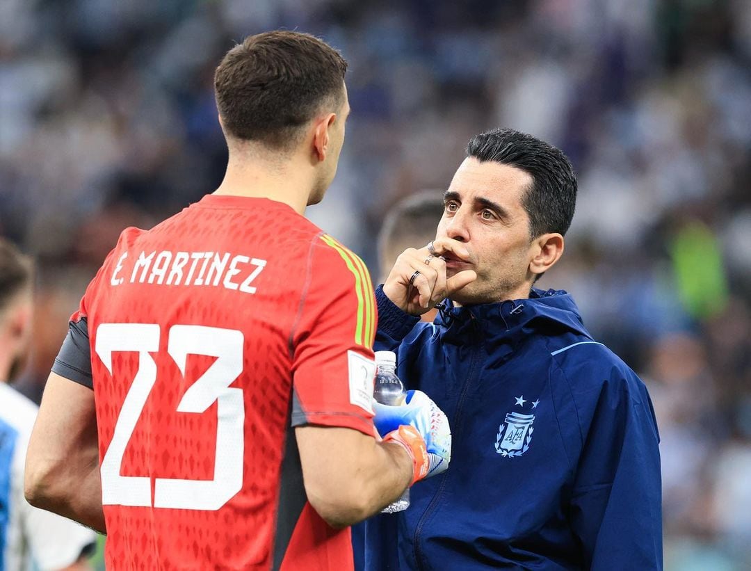 Martín Tocalli junto al Dibu Martínez en la Selección (Créditos: @martintocalli)
