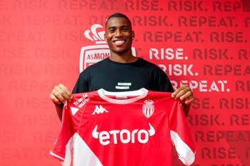 El centrocampista brasileño Jean Lucas,