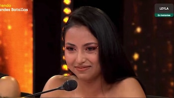 Lita Pezo, ex-vencedora do show e atual jurada, expressou sua admiração e apreço pela cantora espanhola. Navio: Latina.