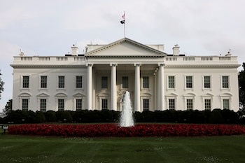 Movimientos atípicos en futuros de petróleo y apuestas online levantan sospechas de insider trading antes de anuncios sobre Irán (REUTERS/Kevin Mohatt).