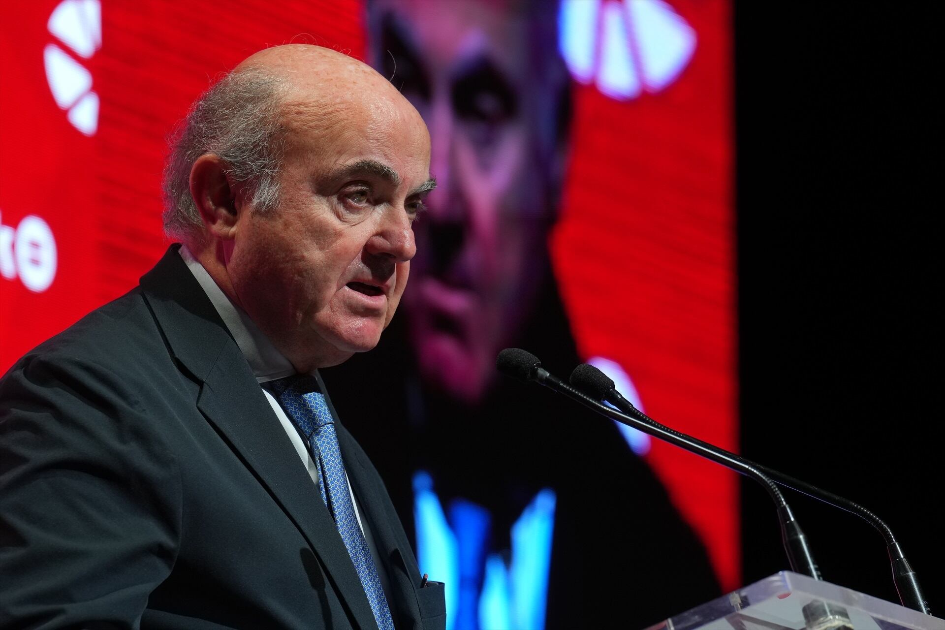 El vicepresidente del Banco Central Europeo (BCE), Luis de Guindos, durante la celebración del I Foro Gran Vía, en Bilbao, País Vasco (España).(H.Bilbao / Europa Press)