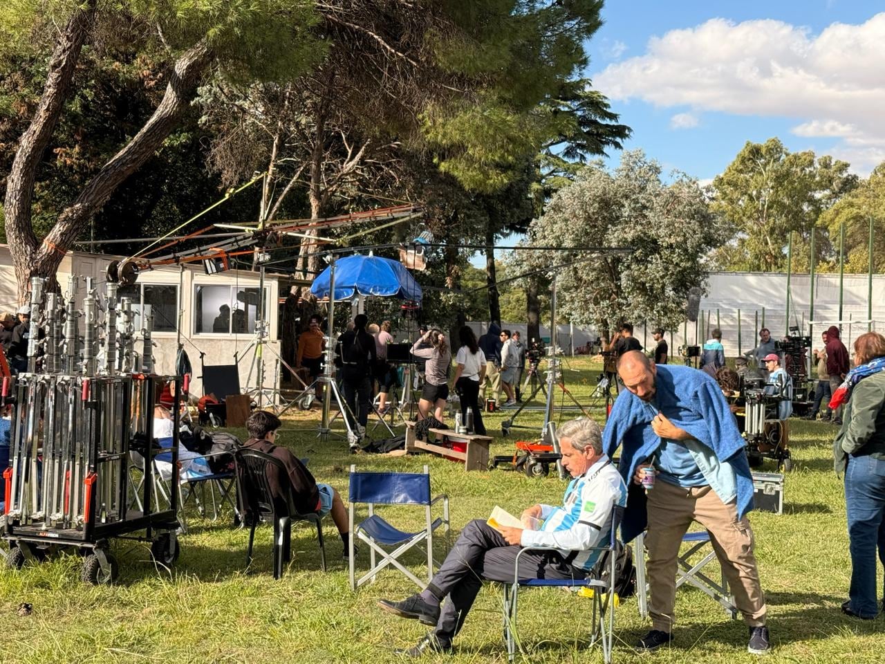 El backstage de la filmación de La casaca de Dios, protagonizada por Jorge Marrale, Natalia Oreiro, Rafael Ferro y un gran elenco