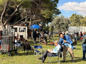 El backstage de la filmación de La casaca de Dios, protagonizada por Jorge Marrale, Natalia Oreiro, Rafael Ferro y un gran elenco