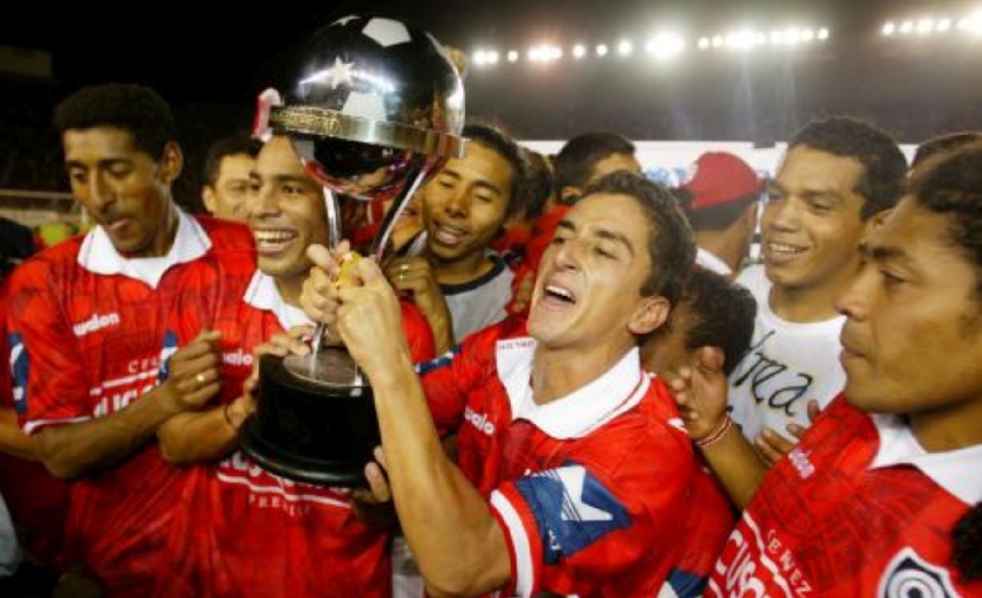 La victoria de Cienciano ante River Plate consagró una gesta deportiva que elevó al fútbol peruano en el escenario continental. (Andina)