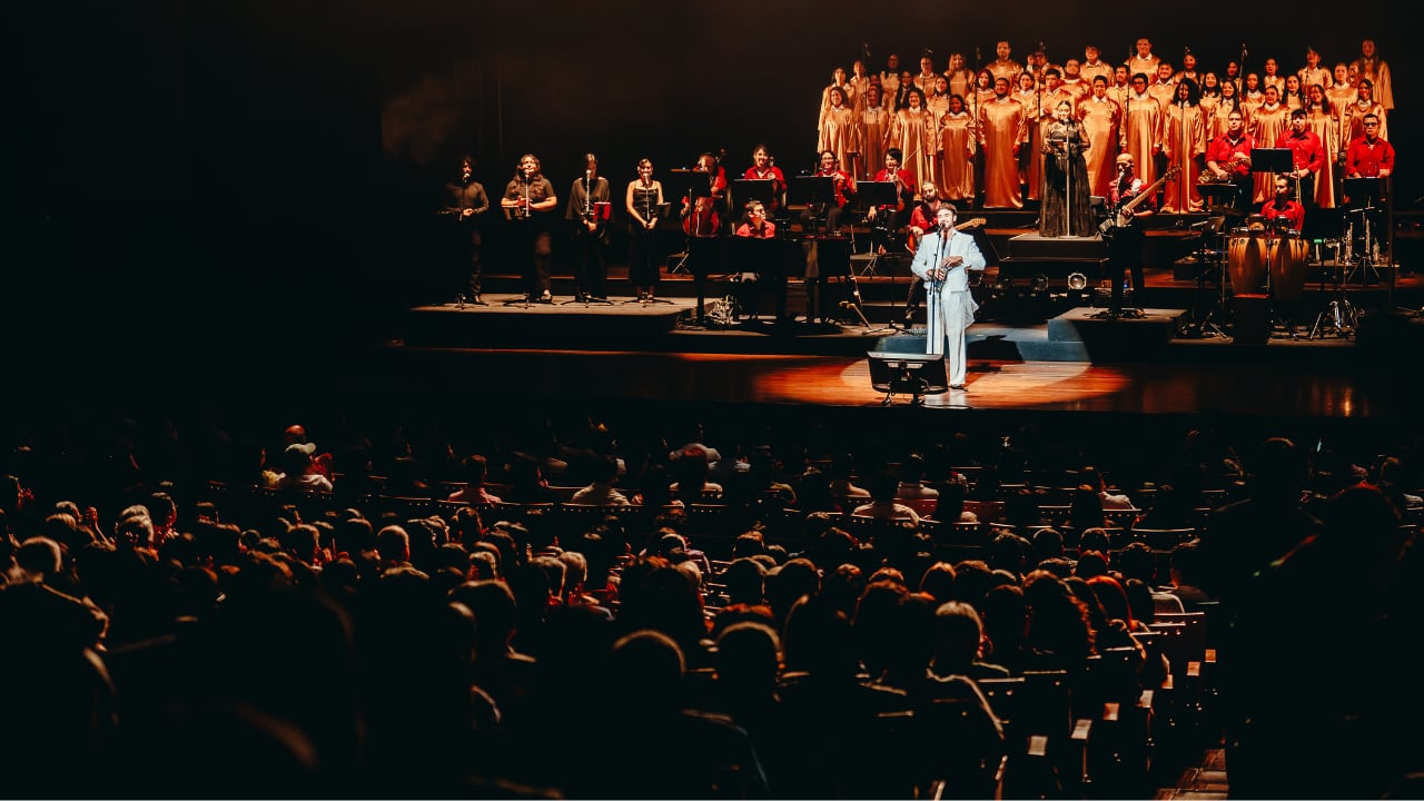 Shantall lideró el coro gospel que acompañó a Adrián Bello en un repertorio basado en sus álbumes Apprentice, Bailemos en la sala y Multicolor. (@aribaltaa)