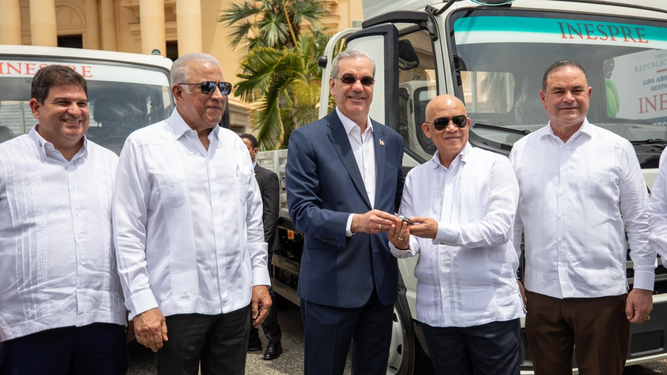 El presidente dominicano encabeza una estrategia enfocada en llevar productos básicos a más comunidades. Una alianza gubernamental que busca hacer visible el cambio en las calles y en la mesa familiar (Foto cortesía Presidencia de la República)