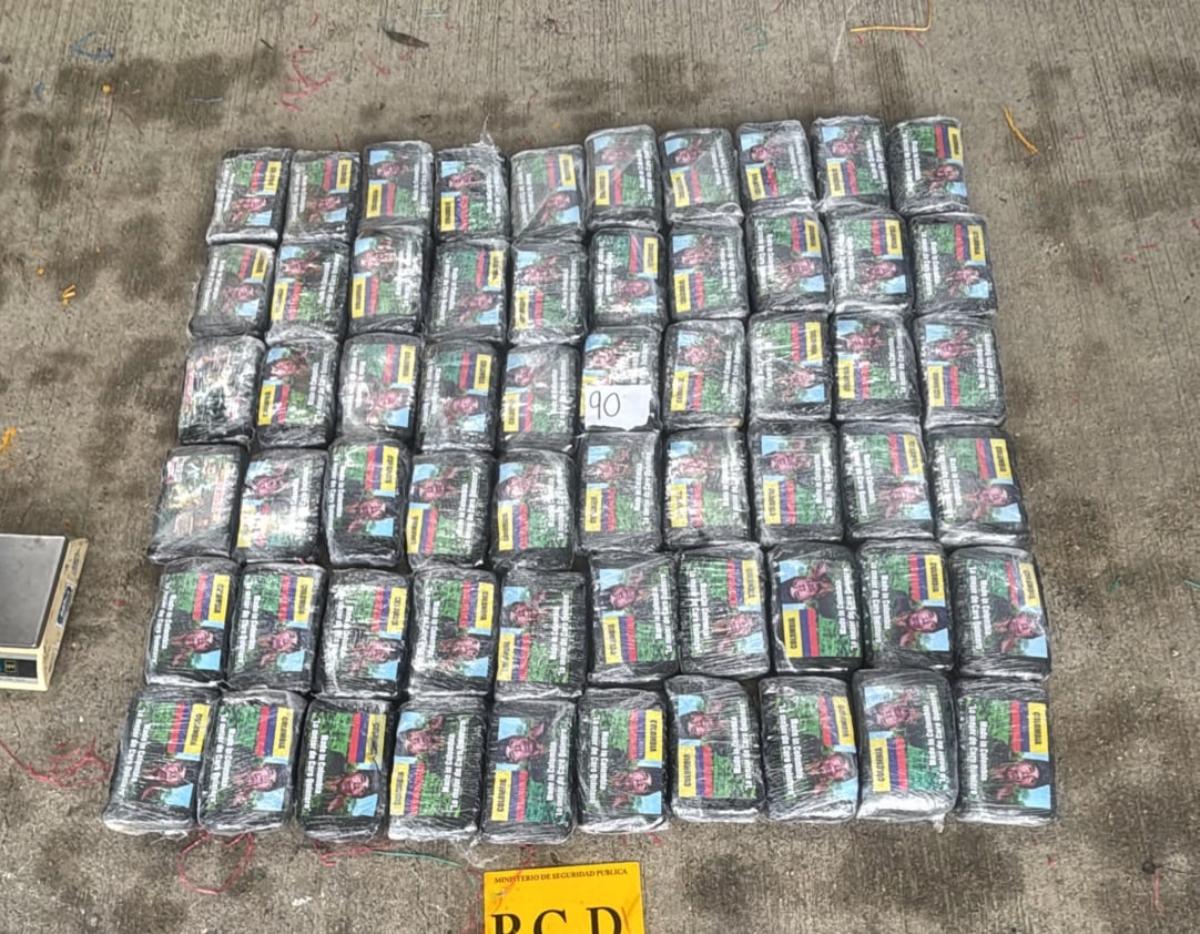Por primera vez, un analista antidrogas permanecerá destacado de forma permanente en el aeropuerto para fortalecer el análisis de inteligencia contra el narcotráfico. Crédito: MSP