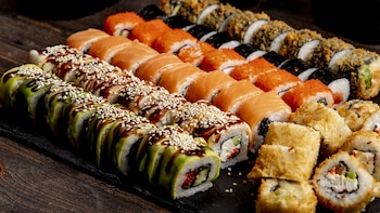 Día Internacional del Sushi: así fue la transformación de este plato de técnica de conservación a emblema mundial de la gastronomía