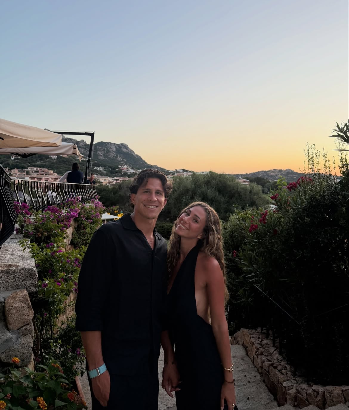 Giuliano Simeone de vacaciones junto a su novia en Italia