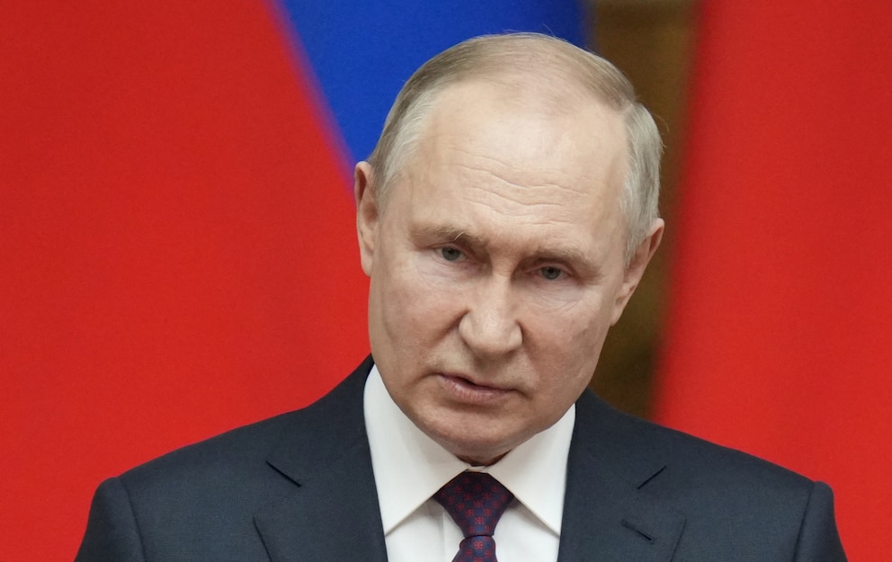 El presidente ruso, Vladímir Putin, pronuncia un discurso durante una reunión del Consejo de Legisladores de la Asamblea Federal de Rusia en San Petersburgo, Rusia, 28 de abril de 2023. Sputnik/Alexei Danichev/Pool via REUTERS/Archivo