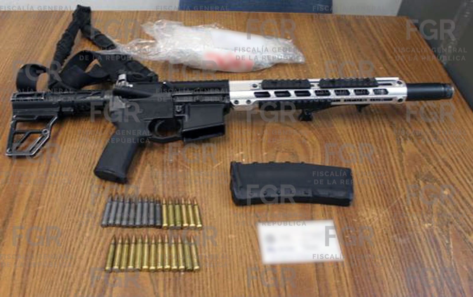 El caso comenzó con un aviso anónimo en 2024 y terminó con una persona liberada, armas aseguradas y una condena superior a cinco décadas. FGR