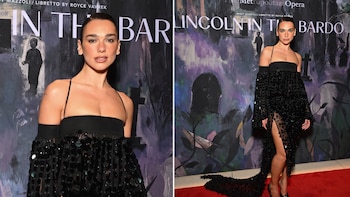 Dua Lipa revolucionó Nueva York con un look de gala: lentejuelas y corsetería en una noche de ópera