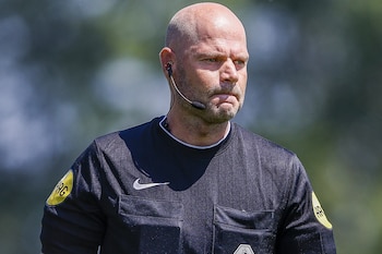 Rob Dieperink fue árbitro de la Eredivisie desde 2017 y formó parte del cuerpo de VAR en la Eurocopa 2024 en Alemania