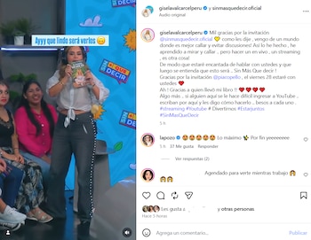 Captura de pantalla de una publicación de red social donde Gisela Valcárcel sostiene un libro dentro de un estudio frente a dos mujeres