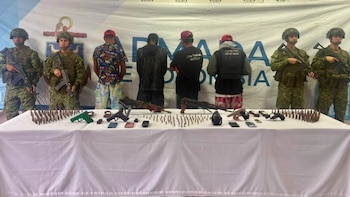 Armada de Colombia capturó a cuatro extranjeros fuertemente armados en Cayo Isla Serrana: así fue el operativo