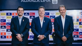 Franco Navarro Mandayo fue presentado como nuevo gerente deportivo de Alianza Lima y trabajará junto a su padre.