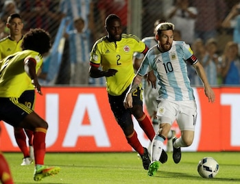 Éder Álvarez Balanta - Lionel Messi