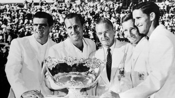 Neale Fraser junto a Bob