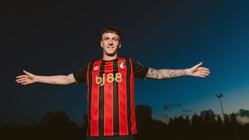 El Bournemouth aparta a Alex Jiménez tras revelarse unos chats con una chica que asegura tener “quince o dieciséis años”