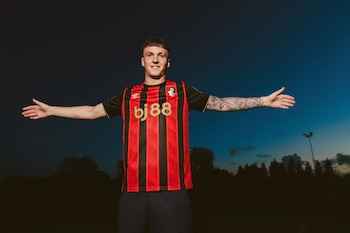 El jugador del Bournemouth Álex Jiménez en su presentación (AFCB)