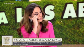 Beatriz Archidona llora en 'TardeAR' al tocar un tema familiar (Mediaset)