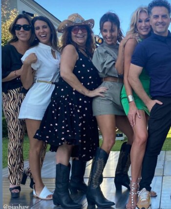 Yanina Latorre con algunas "angelitas"