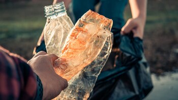 Los montañistas y visitantes dejan