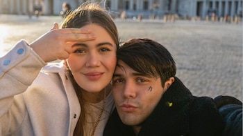 Іферсон Коссіо та його сестра Сінтія парадували з бродячими собаками, щоб сприяти усиновленню