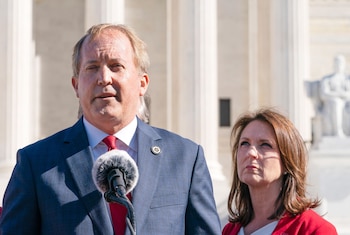 La demanda presentada por el fiscal Ken Paxton acusa a Netflix de emplear técnicas que fomentan el uso adictivo en niños y adolescentes (AP)