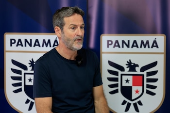 Fotografía de archivo del seleccionador de Panamá, Thomas Christiansen, quien este lunes ha recibido el anuncio de que el último partido de preparación de su plantilla para el Mundial de 2026 se jugará el 3 de junio contra República Dominicana en el estadio Rommel Fernández, de la capital del país. EFE/ Bienvenido Velasco