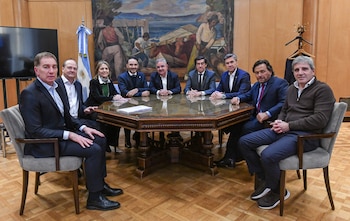 Caputo acordó con gobernadores del norte un nuevo esquema de subsidios para garantizar la aprobación de Zonas Frías en el Senado.