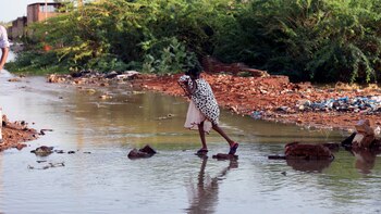Las inundaciones fuerzan el desplazamiento