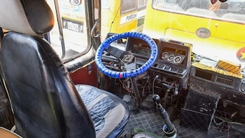 Cúster con historial de 40 infracciones y S/836 mil en multas es enviada al depósito por la ATU