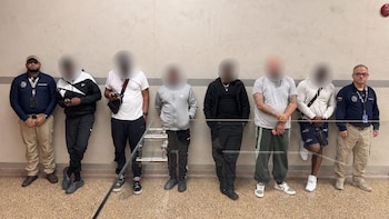Turismo sexual en Medellín: seis estadounidenses que traían fajos de billetes para las propinas fueron devueltos del aeropuerto