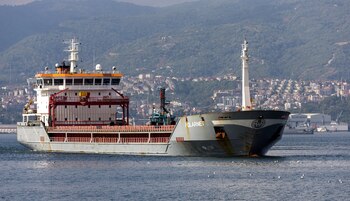 El buque de carga Polarnet, que transporta grano ucraniano, acercándose a su destino final. Reuters