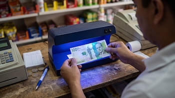 Las autoridades buscan establecer si el dinero falso ya había sido distribuido en Atlántico - crédito VisualesIA Infobae