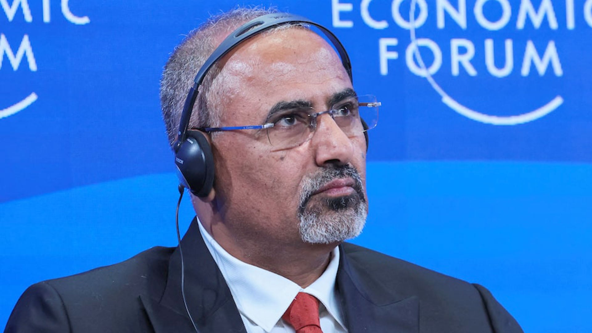 Líder separatista yemení huye a Emiratos Árabes Unidos tras intento de tomar el sur del país