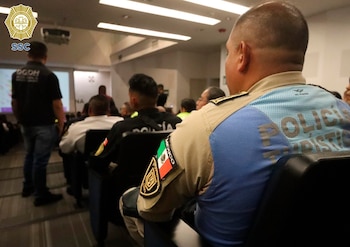 La Secretaría de Seguridad Ciudadana de la Ciudad de México incorpora un carro alegórico integrado por 30 policías LGBTTTIQ+ a la XLVIII Marcha del Orgullo. Crédito: SSC
