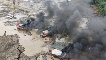 El Ejército y la Policía Nacional destruyeron 15 dragas del cartel criminal del Clan del Golfo