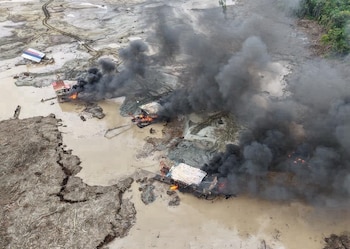 Golpe a la minería ilegal: destruyeron maquinaria utilizada por el Clan del Golfo en Chocó - crédito @PedroSanchezCol/X