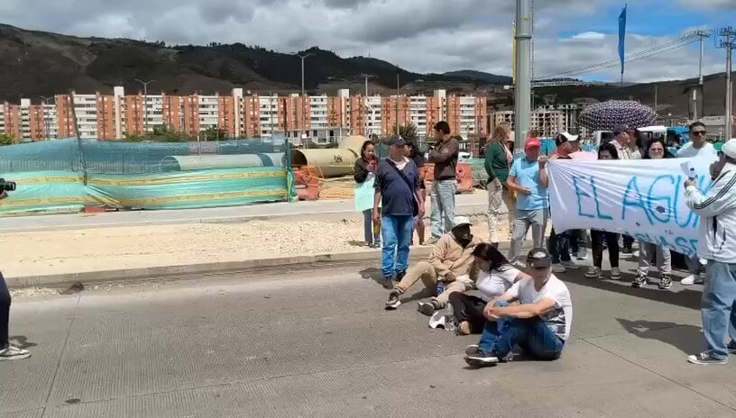 Bloqueo en la Girardot-Bogotá colapsa el regreso a la capital en pleno puente festivo