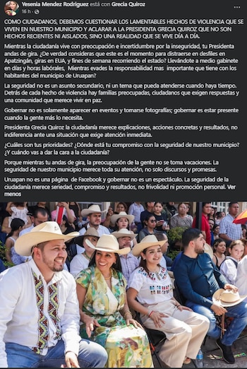 Captura de una publicación de Facebook con texto en español y una foto de varias personas con sombrero sentadas durante un evento al aire libre
