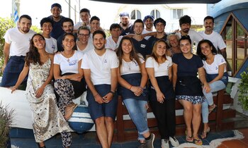 El staff del restaurante tiene