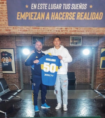 Anselmino dejó su camiseta en