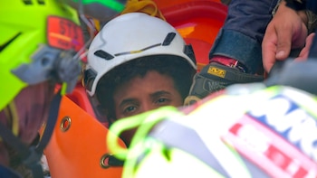 Rescatistas colombianos relataron cómo lograron salvar a Moisés, el niño de 11 años atrapado bajo los escombros en Venezuela: “Una alegría inmensa”