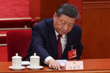 Xi Jinping emite su voto