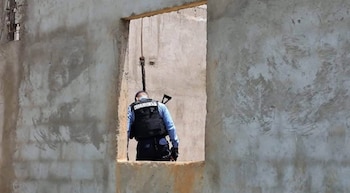 La Policía Nacional acordonó la escena del crimen en el barrio La Pista, en Catacamas, para iniciar las primeras diligencias investigativas. (Foto: Cortesía)
