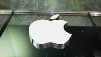 Apple desvela los nuevos sueldos de Ternus y Cook, que se repartirán unos 93 millones anuales