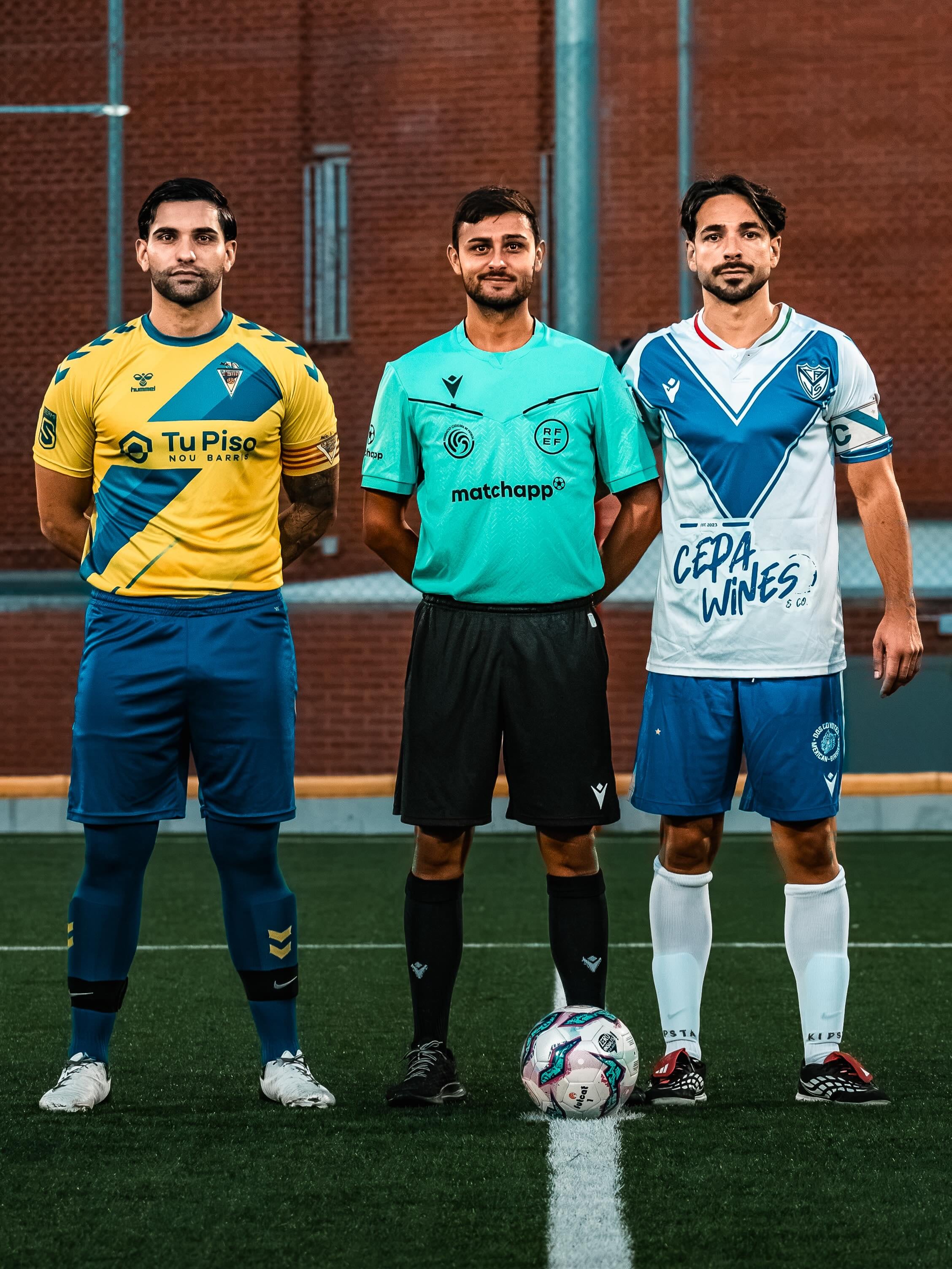 El debut del equipo profesional del Club Deportivo Vélez de Barcelona en la cuarta división de la liga catalana (Instagram Peña Velezana Barcelona)